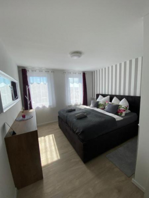 Schöne Ferienwohnung „Zum Glück Tropical“